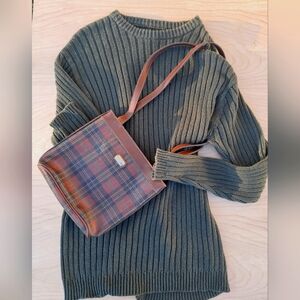 Cozy green large American outpost sweater